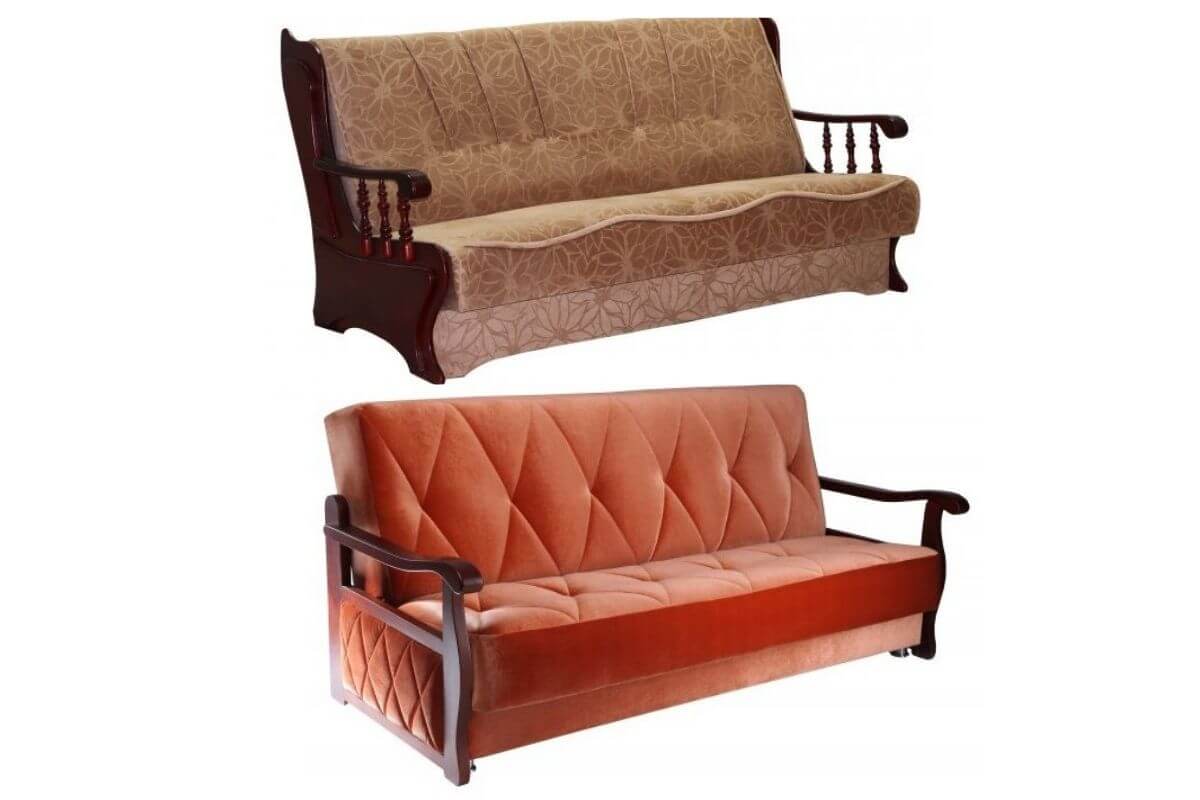Деревянный диван с матрасом